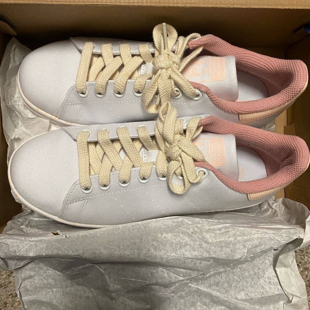 Beautiful Stan Smith sneakers! - Picture 2 of 10